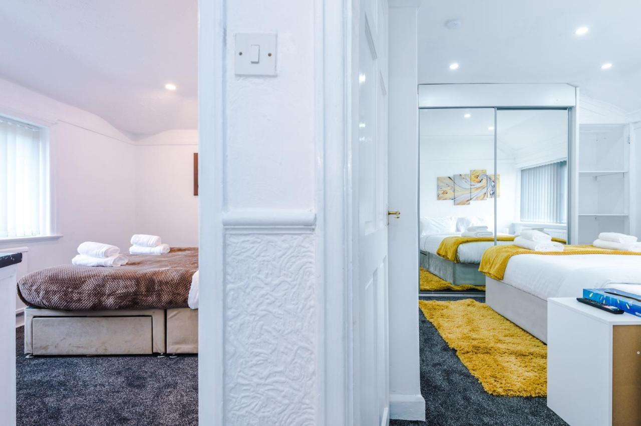 Nice Three Bedroom House In แมนเชสเตอร์ ภายนอก รูปภาพ