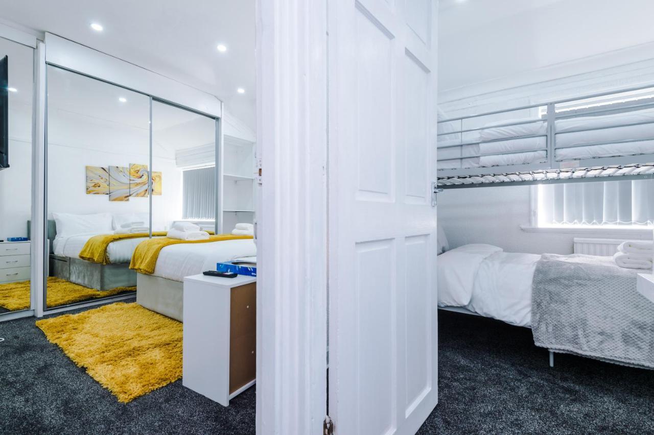 Nice Three Bedroom House In แมนเชสเตอร์ ภายนอก รูปภาพ