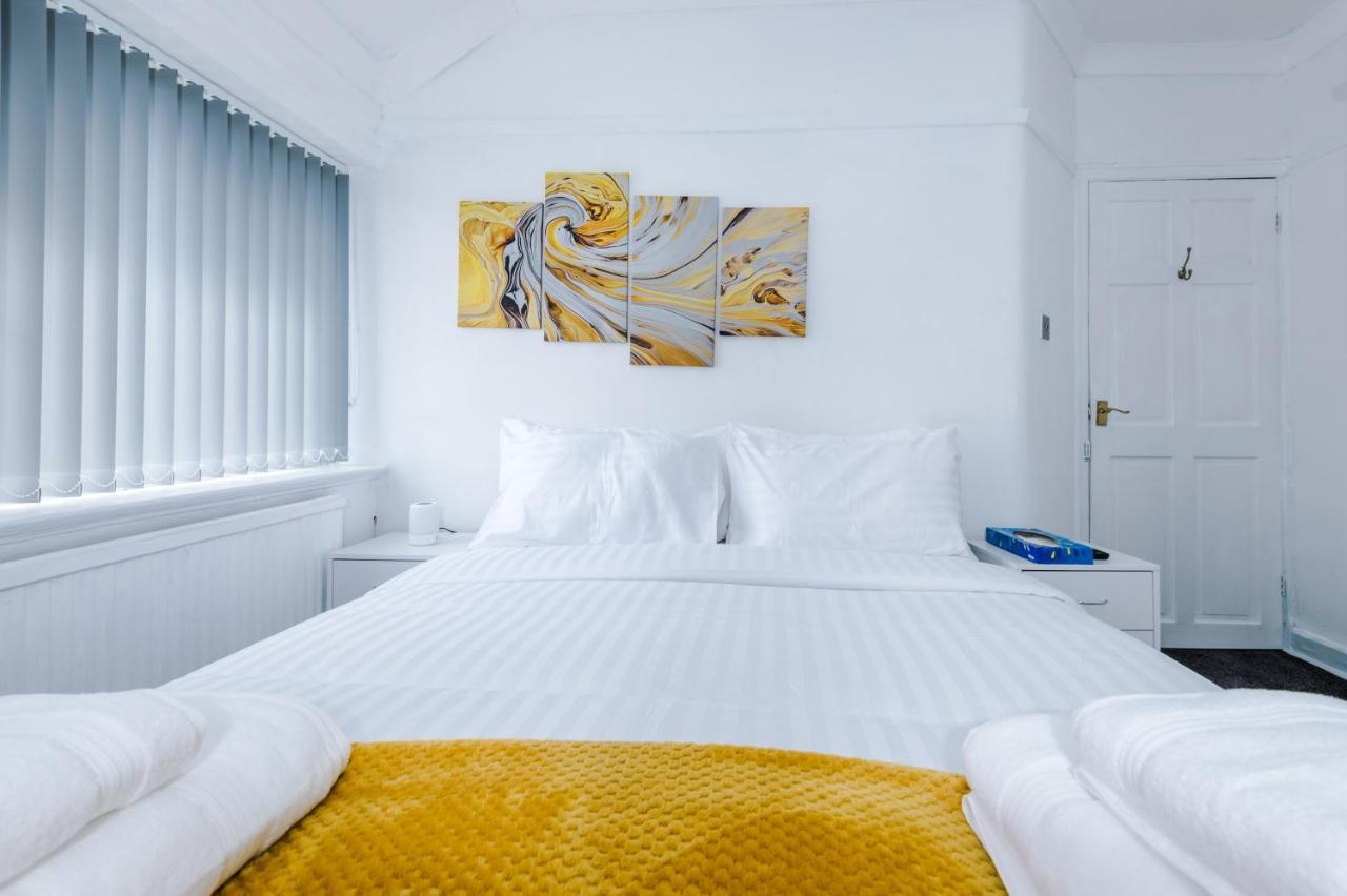Nice Three Bedroom House In แมนเชสเตอร์ ภายนอก รูปภาพ